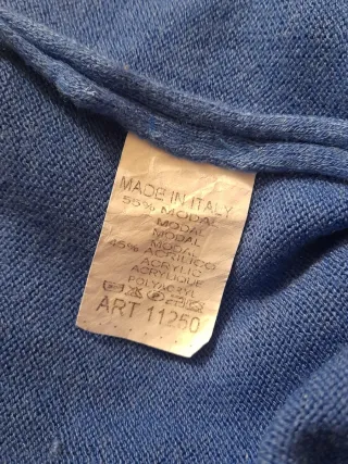 Precioso Jersey azul cuello pico