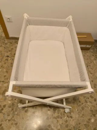 Minicuna blanca con estampado gris