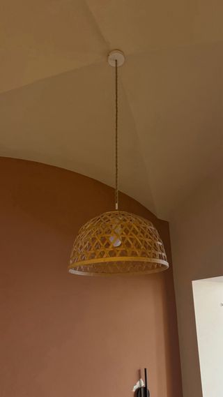 Pantalla lámpara techo de bambú. Tengo 2