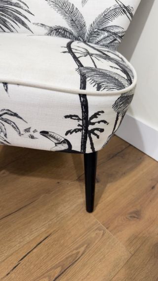 Biombo y sillón estampando palmera