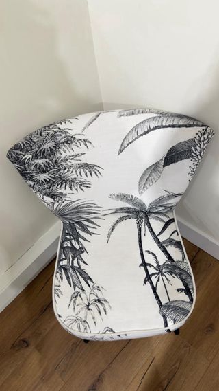 Biombo y sillón estampando palmera