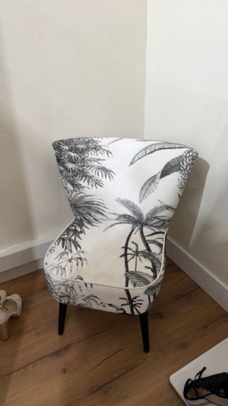 Biombo y sillón estampando palmera