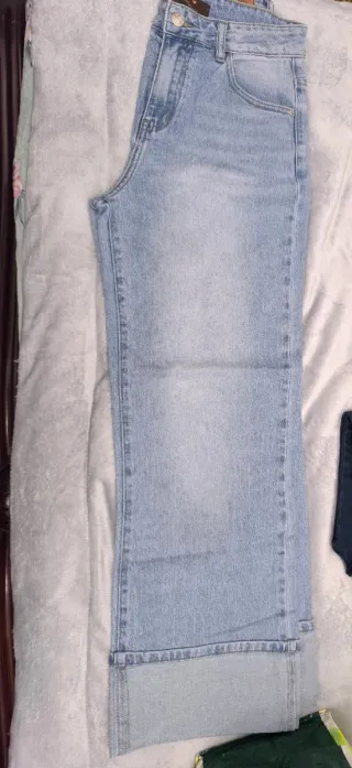 Vaqueros azules desgastados