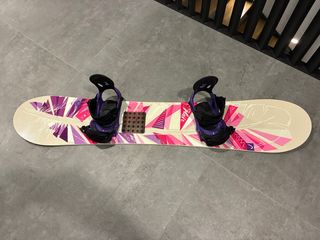 Tabla y fijaciones de snow marca Head, talla 149