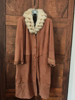 Soprabito in pelle scamosciata con pelliccia