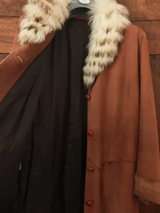 Soprabito in pelle scamosciata con pelliccia