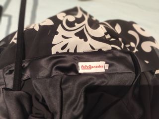 Vestido negro y blanco con estampado floral