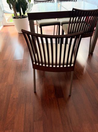 Mesa de comedor y 4 sillas