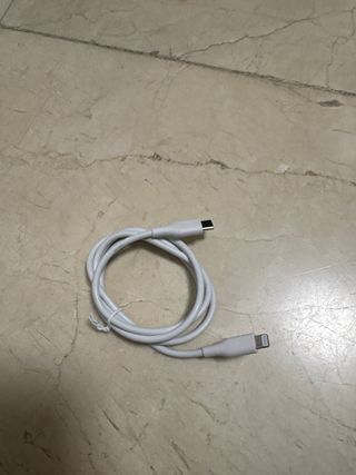 Cable USB-C a Lightning Amazon Basics 0.9m