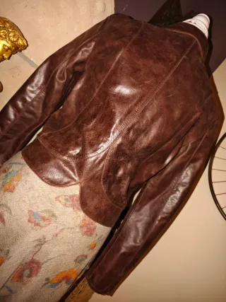 CHAQUETA ENTALLADA PIEL GENUINA STUDIO ZARA