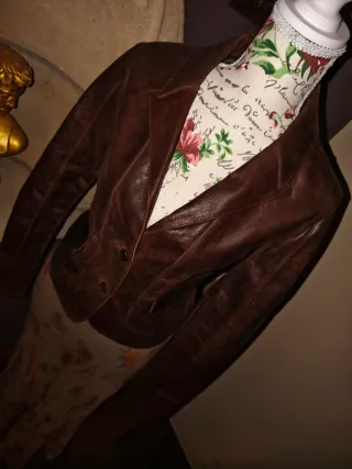 CHAQUETA ENTALLADA PIEL GENUINA STUDIO ZARA