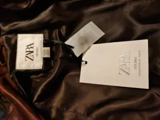 CHAQUETA ENTALLADA PIEL GENUINA STUDIO ZARA