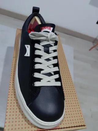 Zapatillas Camper Hombre Negras y Blancas