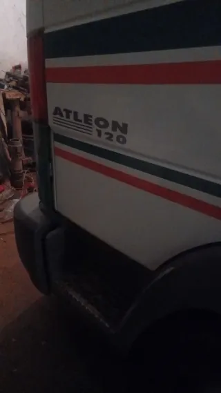 Camión Nissan Al León 120 Caja Cerrada