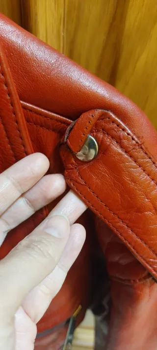 Cazadora de cuero roja