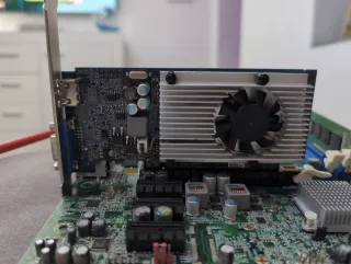 Placa base + CPU + Tarjeta Gráfica