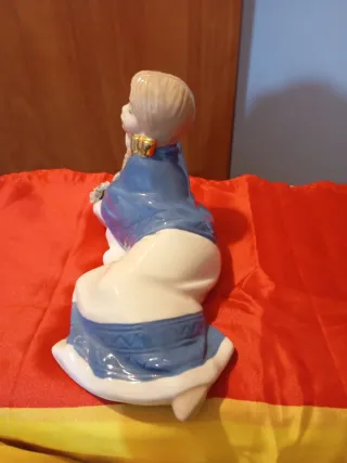 Figura de porcelana antigua mujer