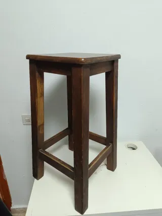 Taburetes de madera rústicos