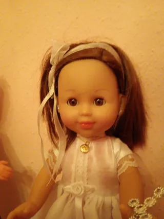 Muñeca de Comunión con Vestido Blanco