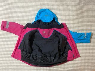 Cazadora niña Helly Hansen, usada solo por 1 niña.