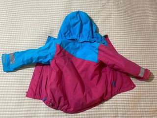 Cazadora niña Helly Hansen, usada solo por 1 niña.