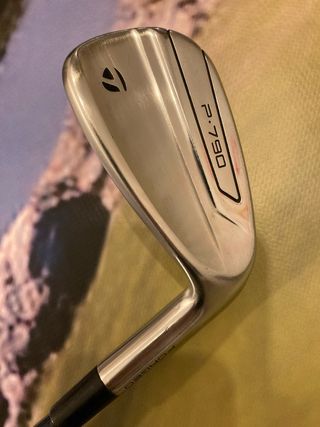 TaylorMade P790 Forged Hierro 9 Fujikura Ventus 6R