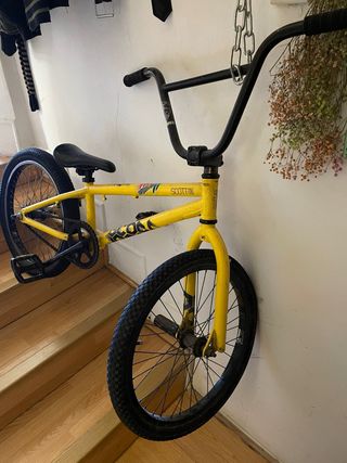 Bicicleta BMX Scott Amarilla