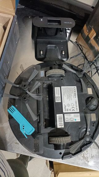 - Cecotec Robot Aspirador y Friegasuelos Conga Q