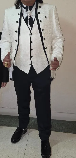 Traje de hombre boda blanco y negro