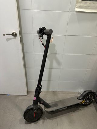 Patinete eléctrico con rueda pinchada