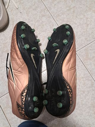 Botas de fútbol Nike rosas