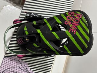 Snowboard Bataleon Jam 164W + Fijaciones Rome