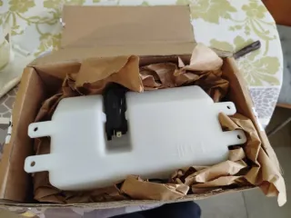 Depósito ,limpiaparabrisas Polaris Rzr XP pro.