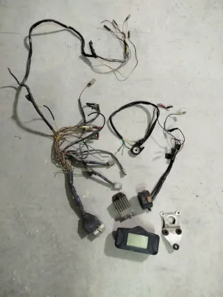 Cableado y velocímetro digital. Beta rrt50