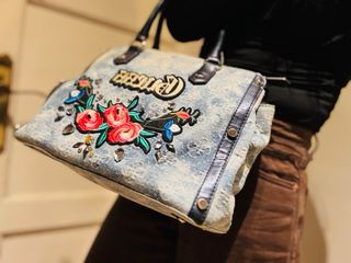 Bolso Guess Original Denim Flores y Pedrería