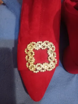 Botines rojos talla 39 con detalle plateado