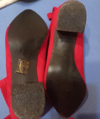 Botines rojos talla 39 con detalle plateado
