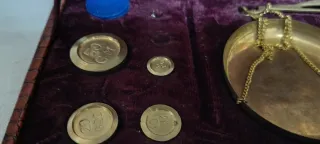 Báscula antigua para metales preciosos