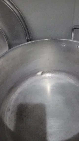 Olla de aluminio grande le caben 10 litros