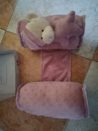 Cojín antivuelco para bebé