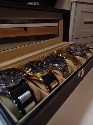 Estuche con 6 relojes