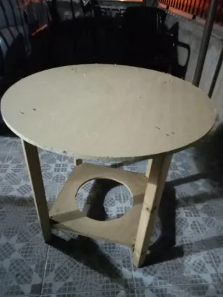 Mesa redonda de madera