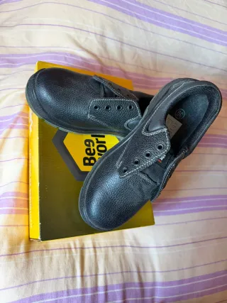 Zapatos de trabajo negros talla 39