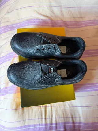 Zapatos de trabajo negros talla 39