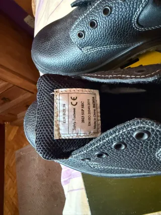 Zapatos de trabajo negros talla 39