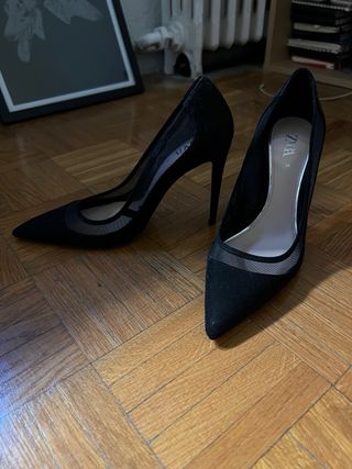 Zapatos de tacón Zara negros.