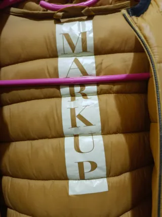 Chaqueta de plumas amarilla nueva