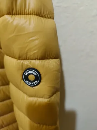 Chaqueta de plumas amarilla nueva