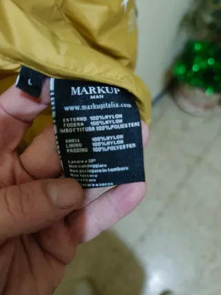 Chaqueta de plumas amarilla nueva