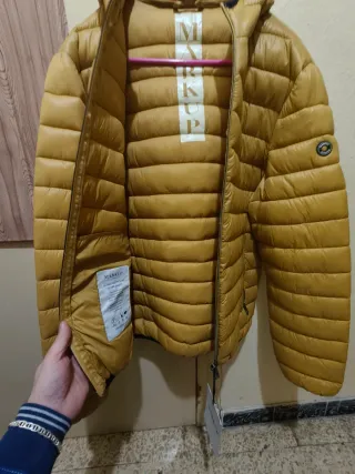Chaqueta de plumas amarilla nueva